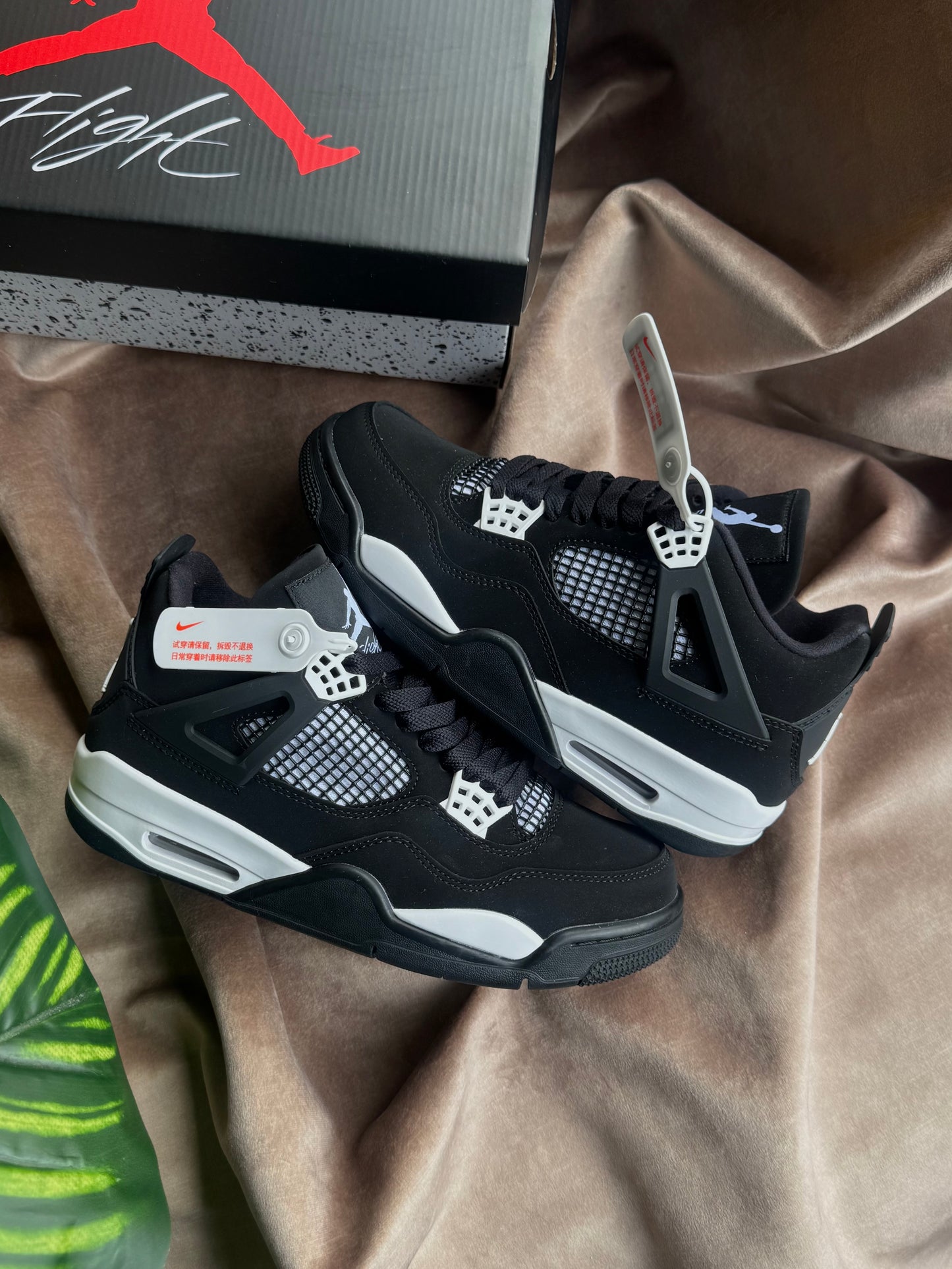 Air Jordan 4 “White Thunder”