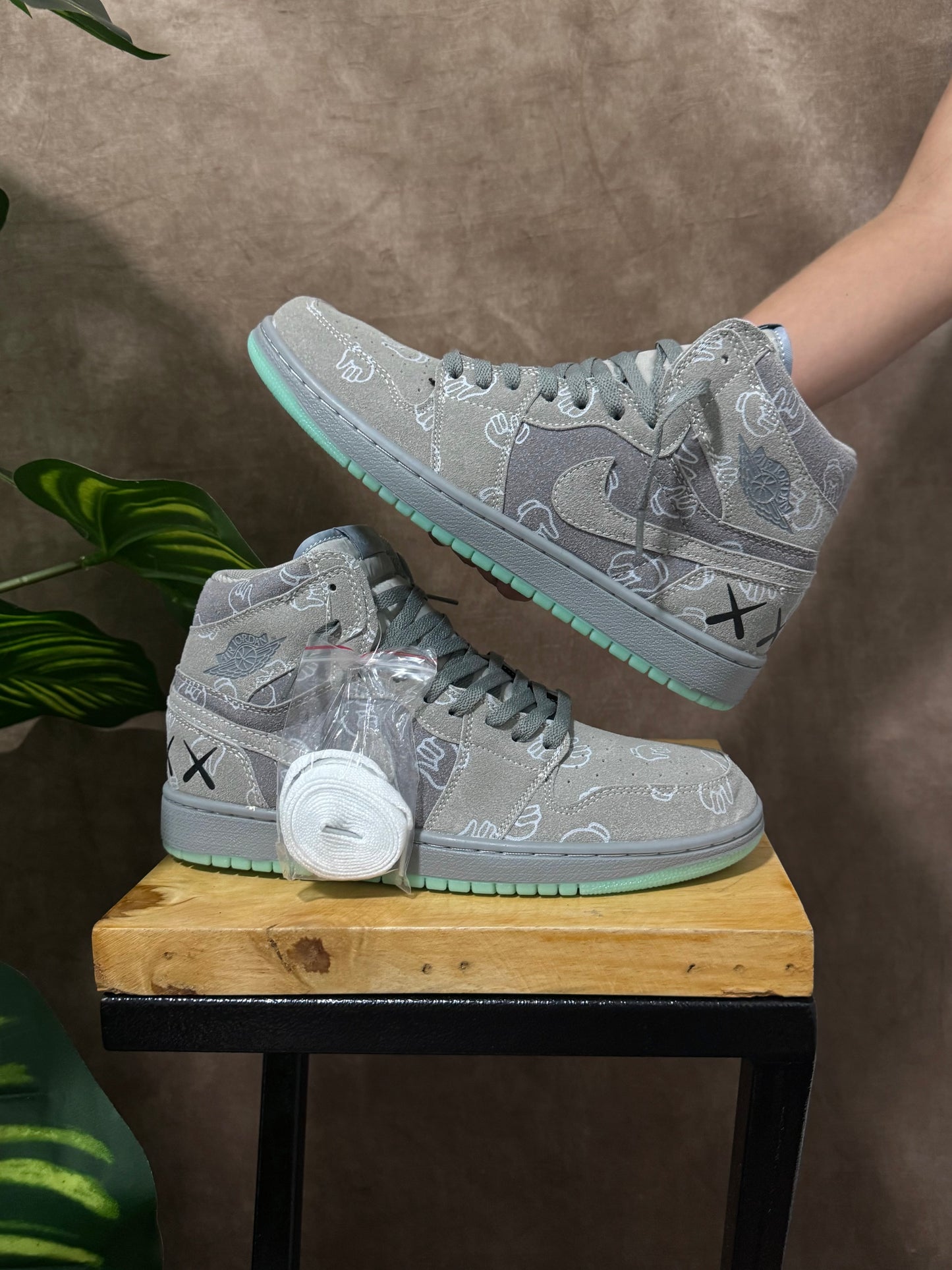 Air Jordan 1 Mid x Kaws