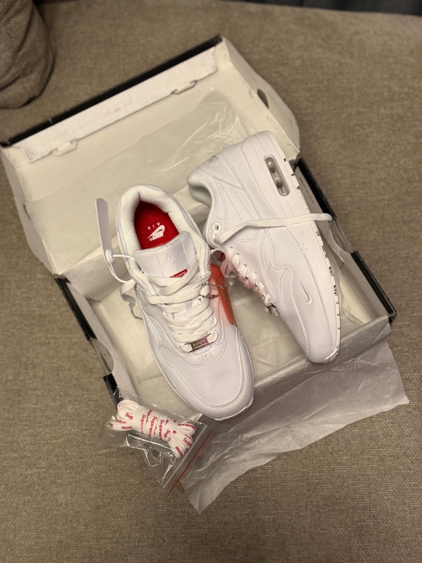 Nike Air Max 1 x Supreme