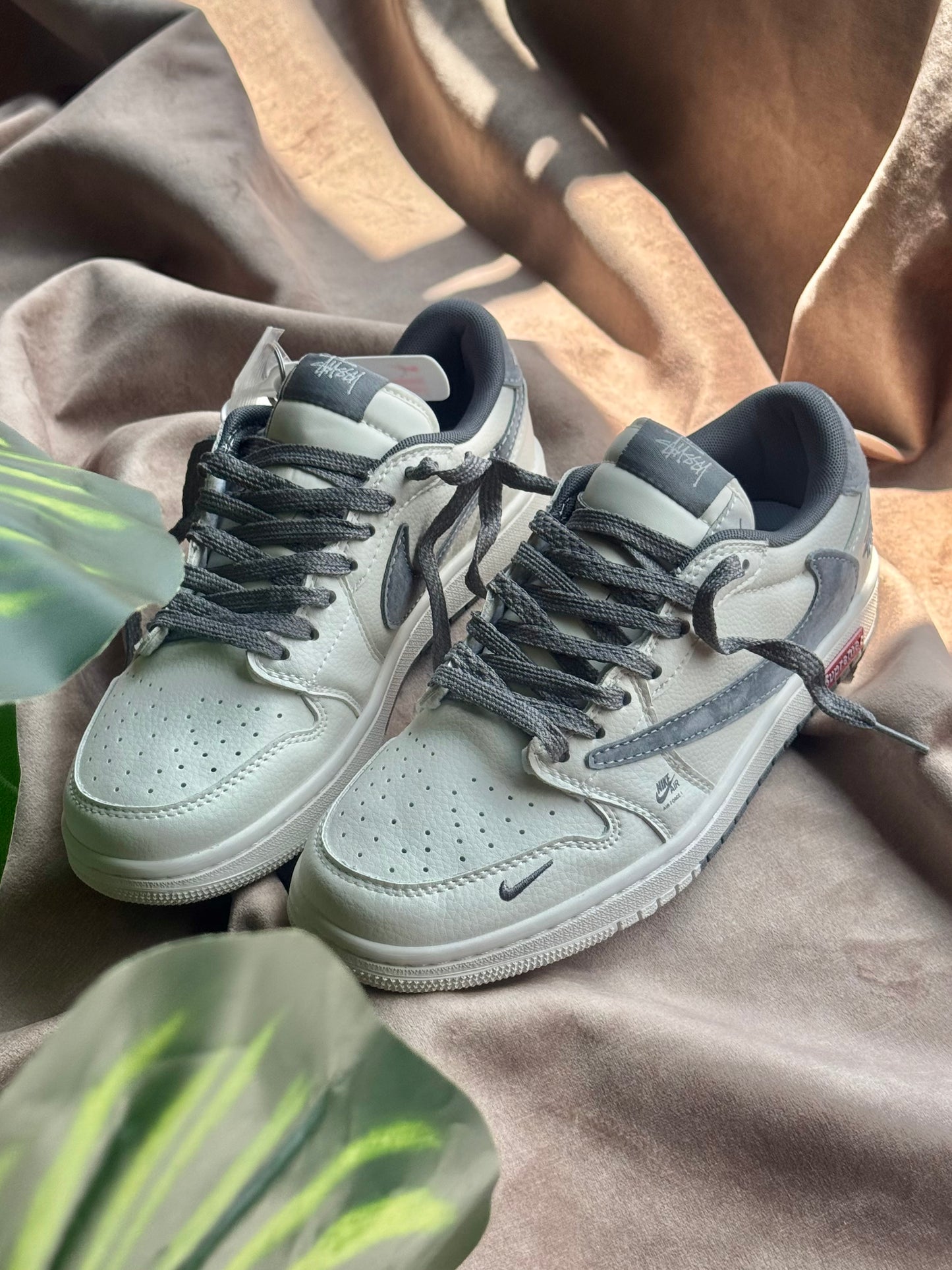 Air Jordan 1 Low x Stussy Supreme