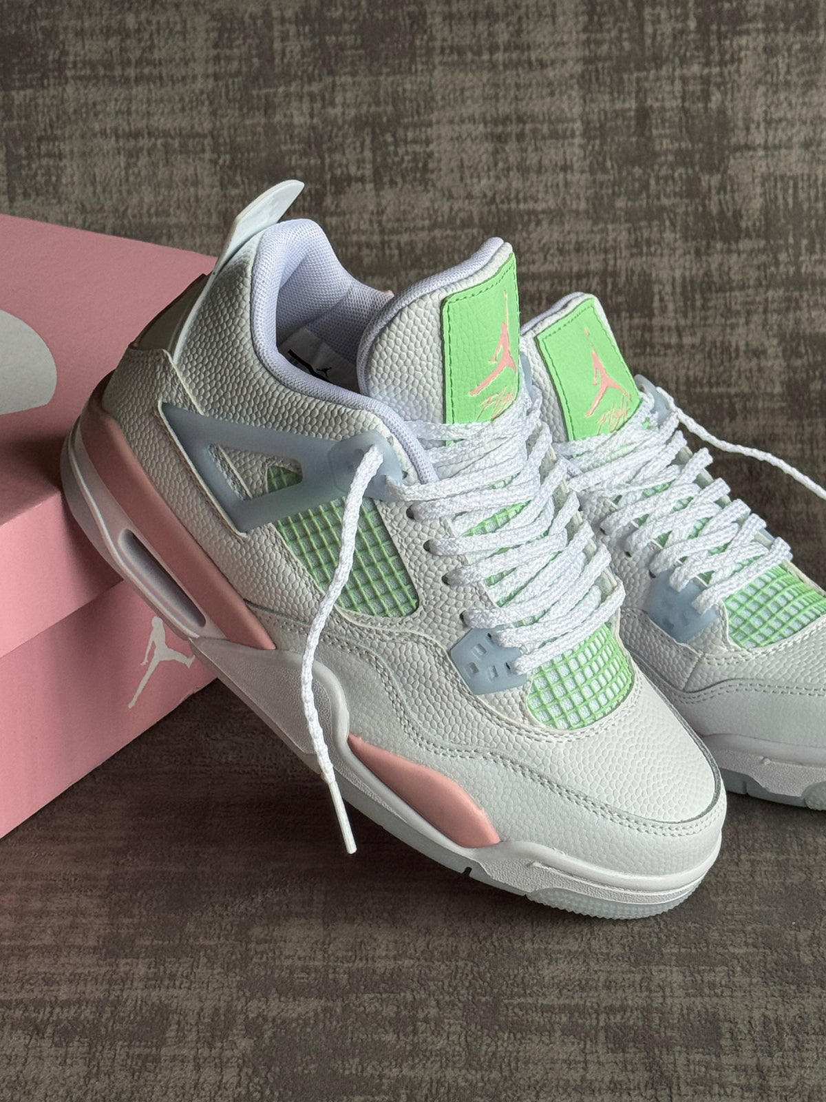 Air Jordan 4 “Valentine's Day”