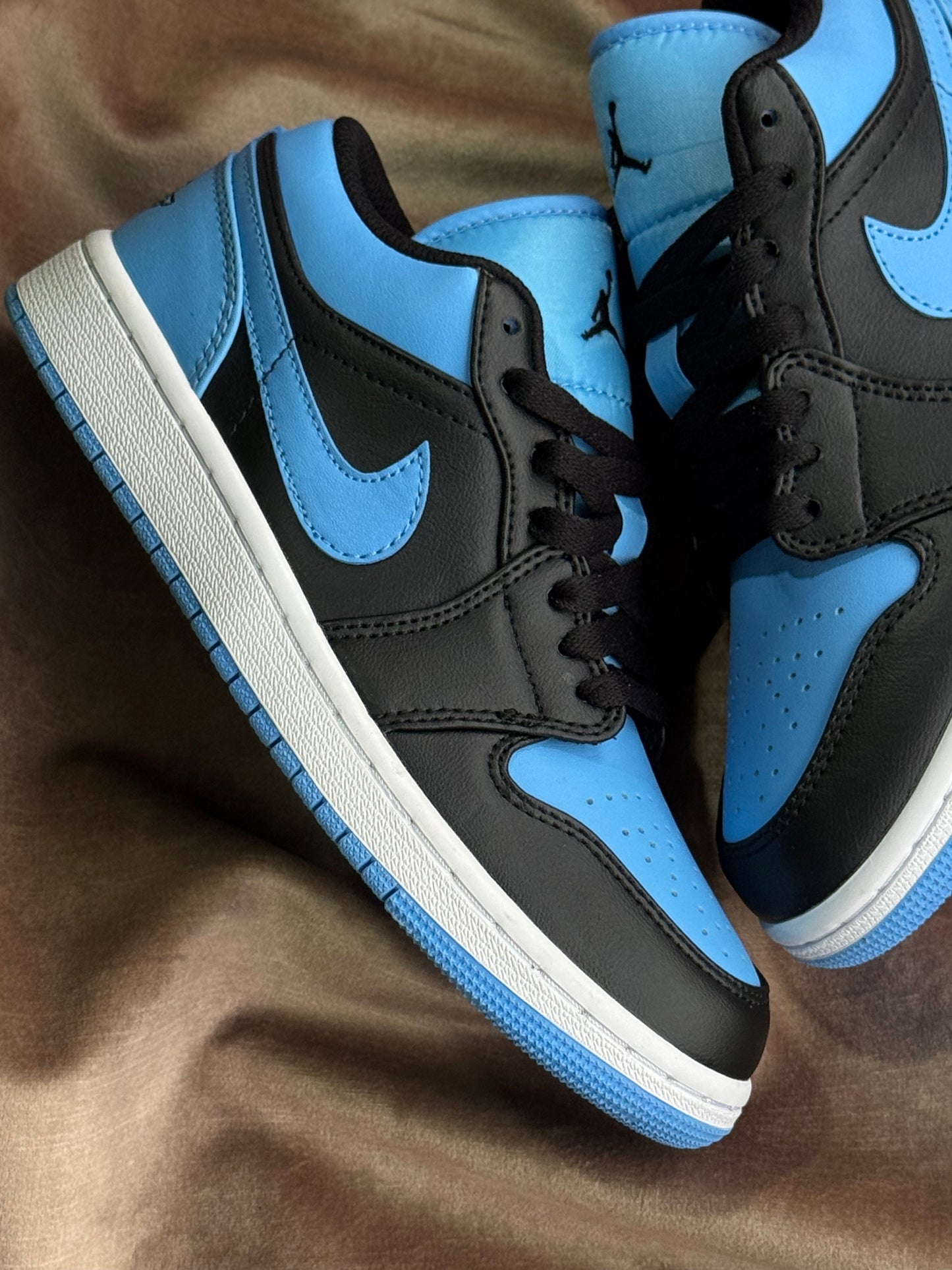 Air Jordan 1 Low “University Blue”