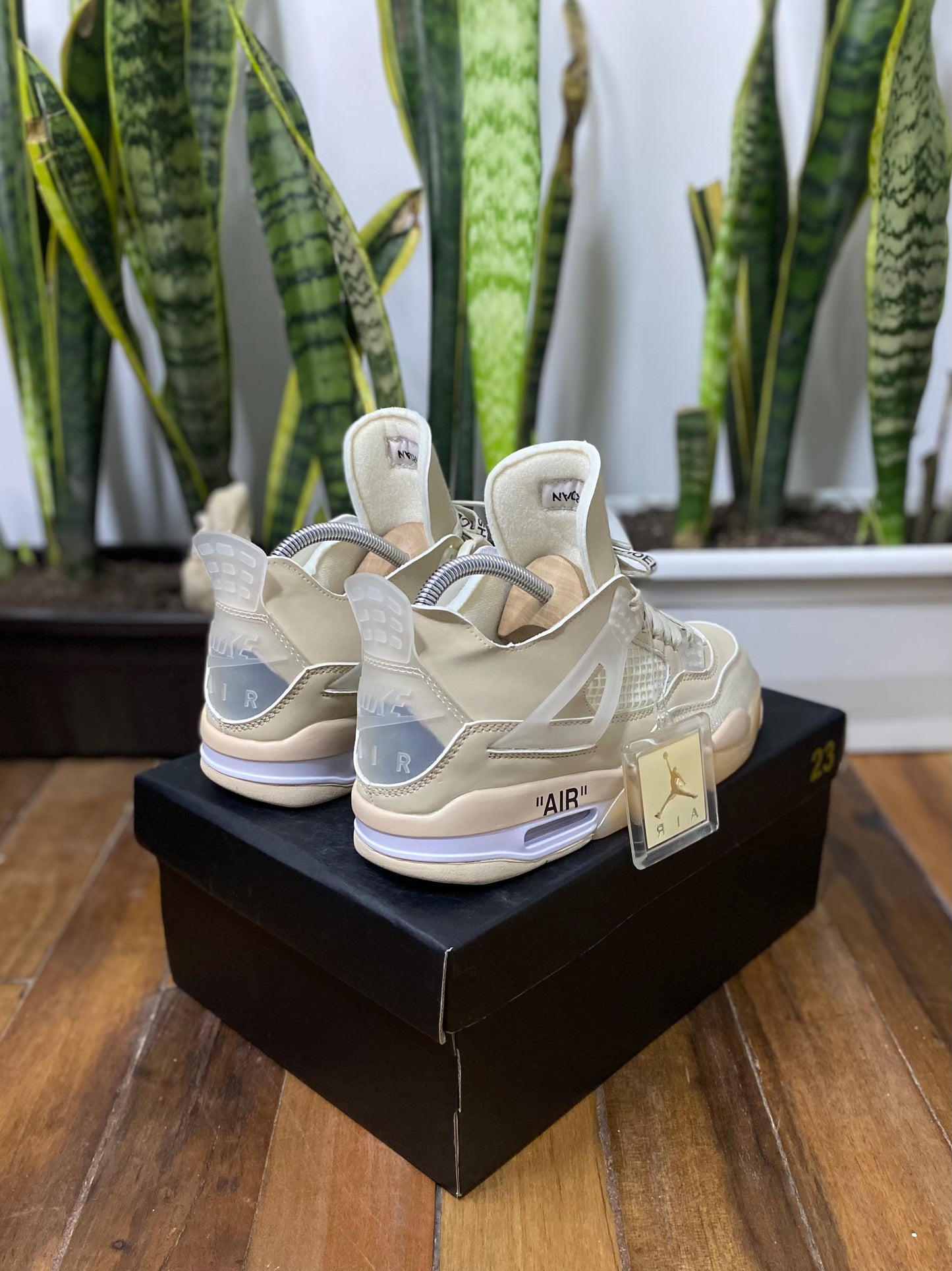 Air Jordan Retro 4 x Off White