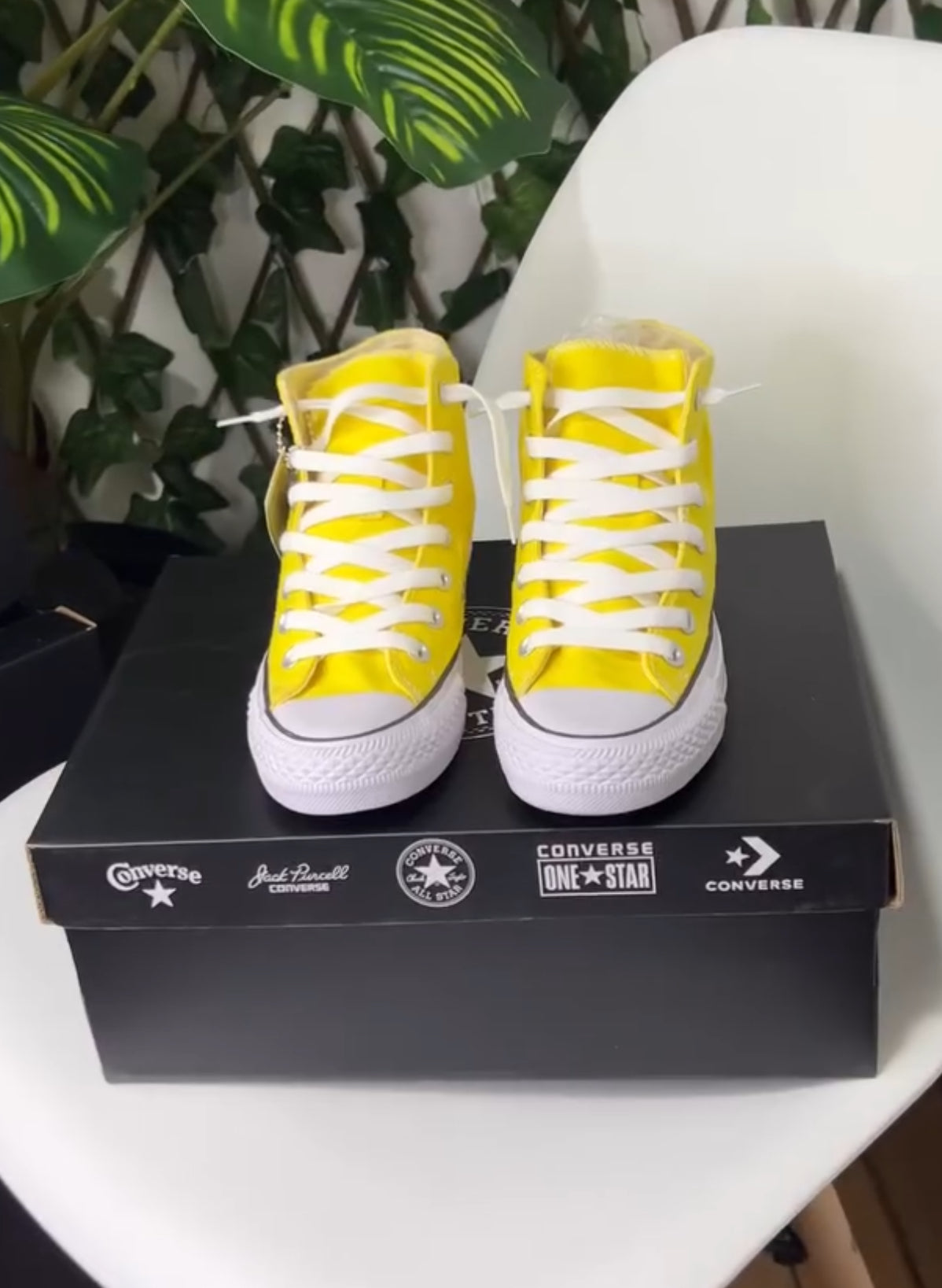 Converse Chuck Taylor All Star “Amarilla”