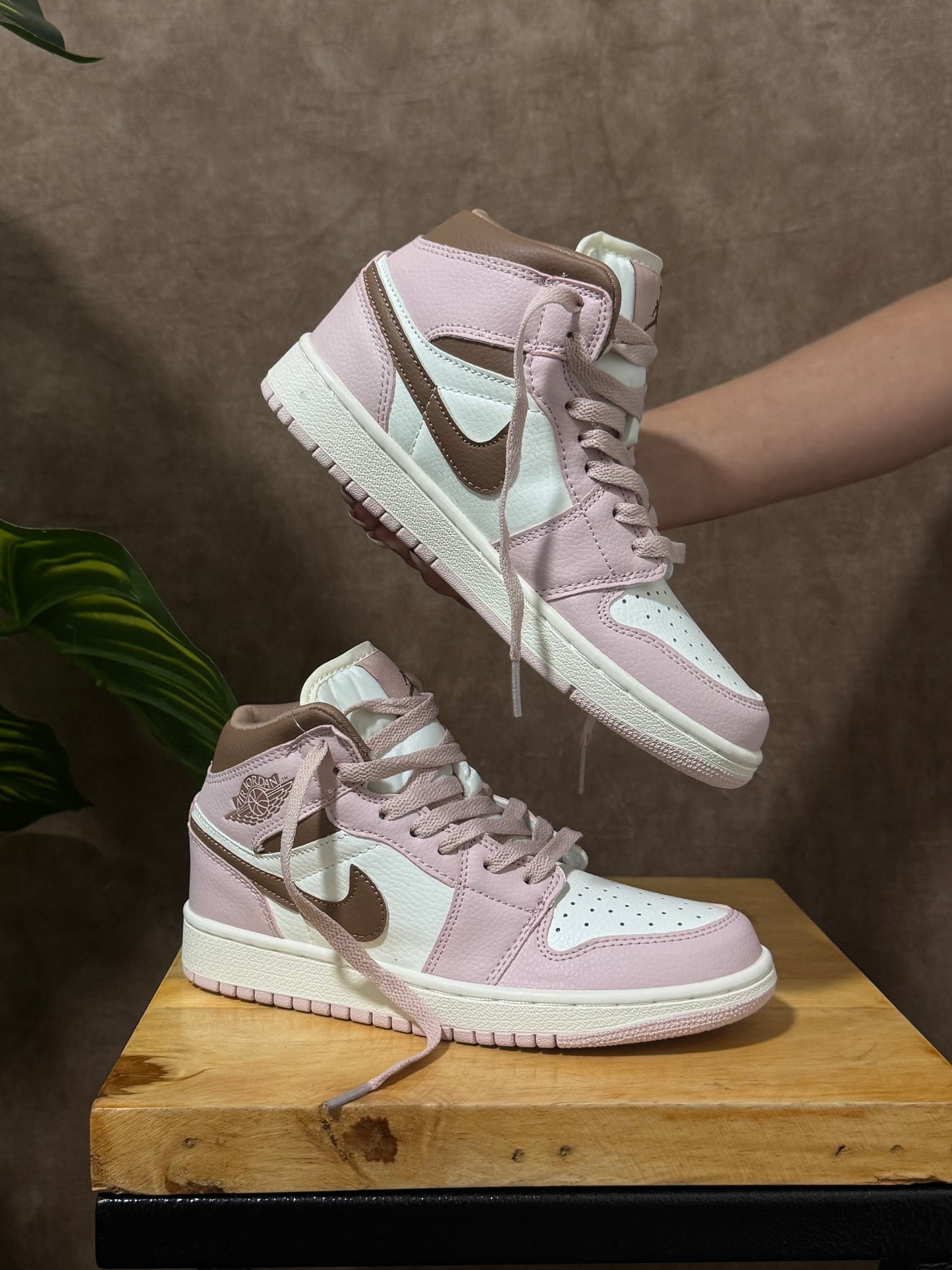 Air Jordan 1 Mid “Pink Oxford/Brown”