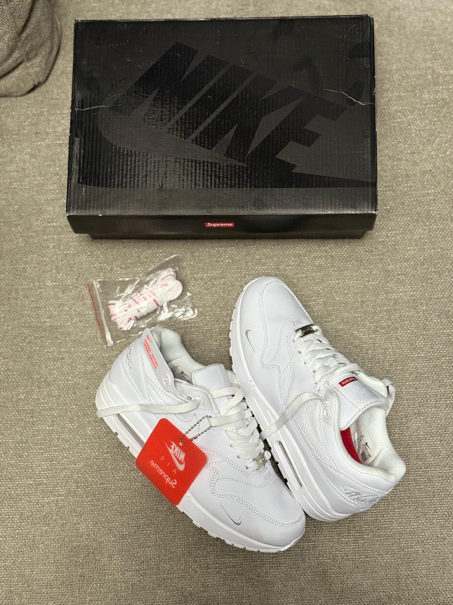 Nike Air Max 1 x Supreme