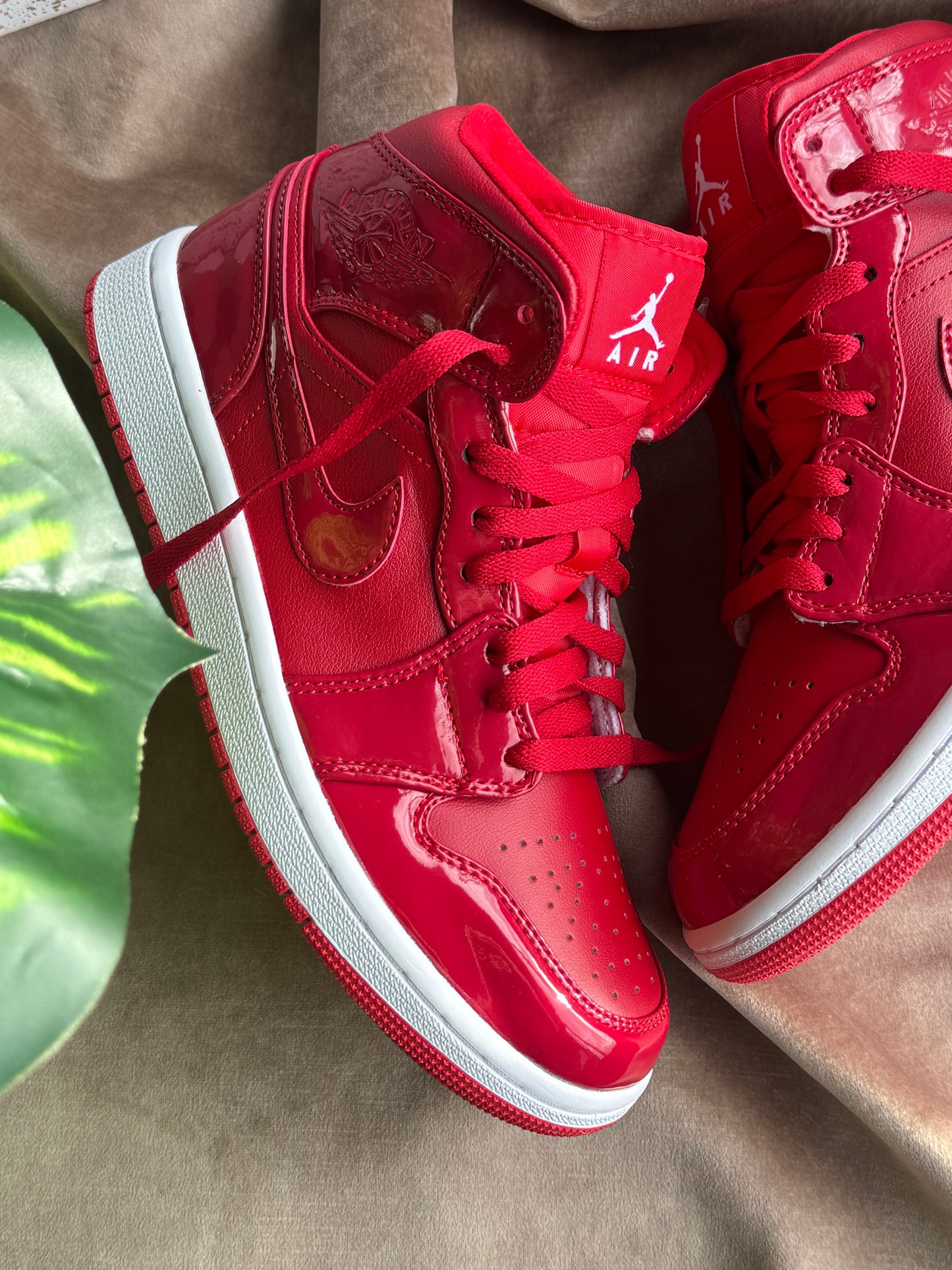 Air Jordan 1 Mid SE “Pomegranate”