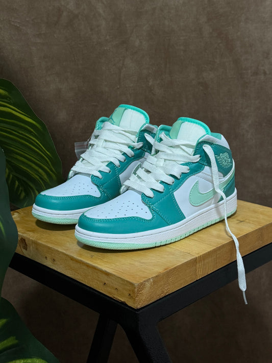 Air Jordan 1 Mid “Washed Teal”