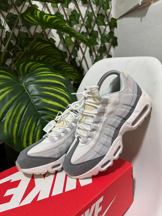 Nike Air Max 95 “Light Bone”