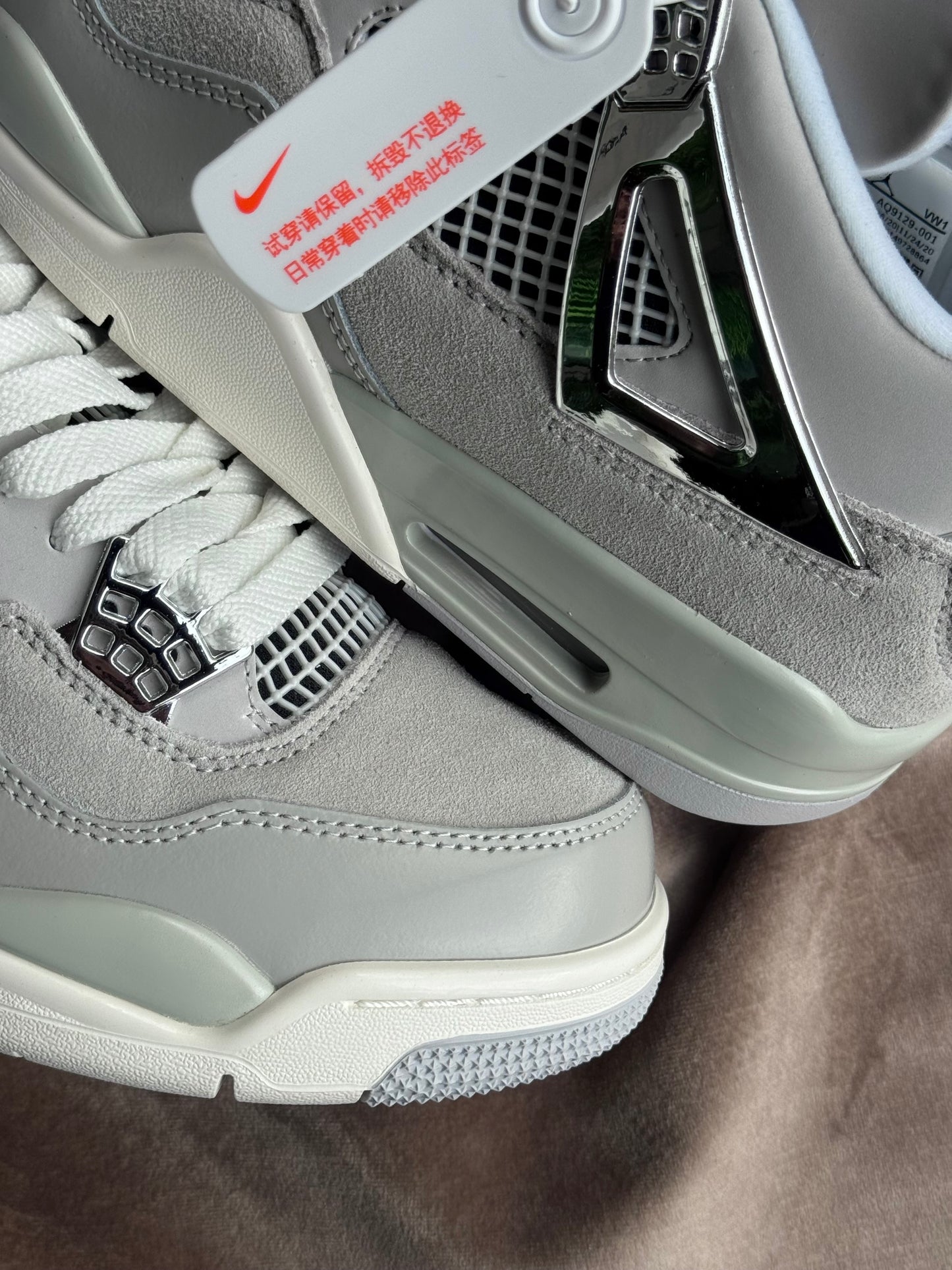 Air Jordan 4 “Frozen Moments”