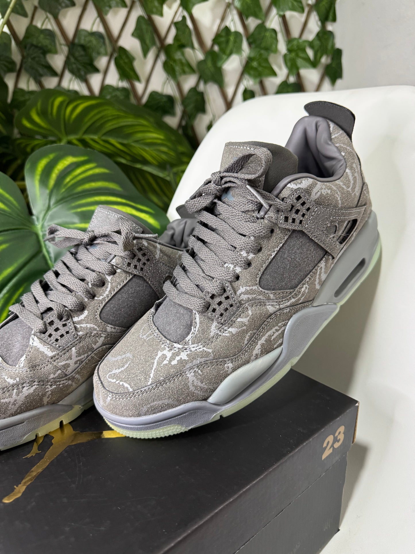 Air Jordan 4 Kaws