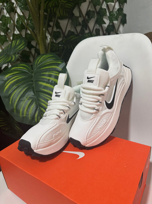 Nike Bailleli Blanca