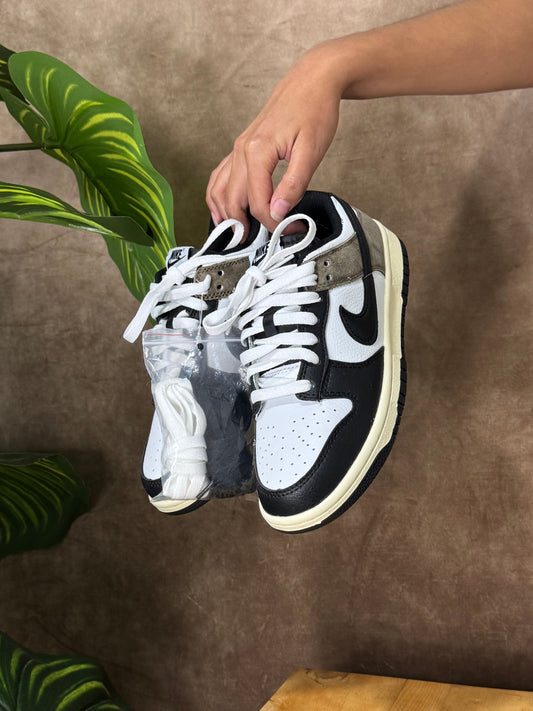 Nike SB Dunk Low “Dark Mocha”