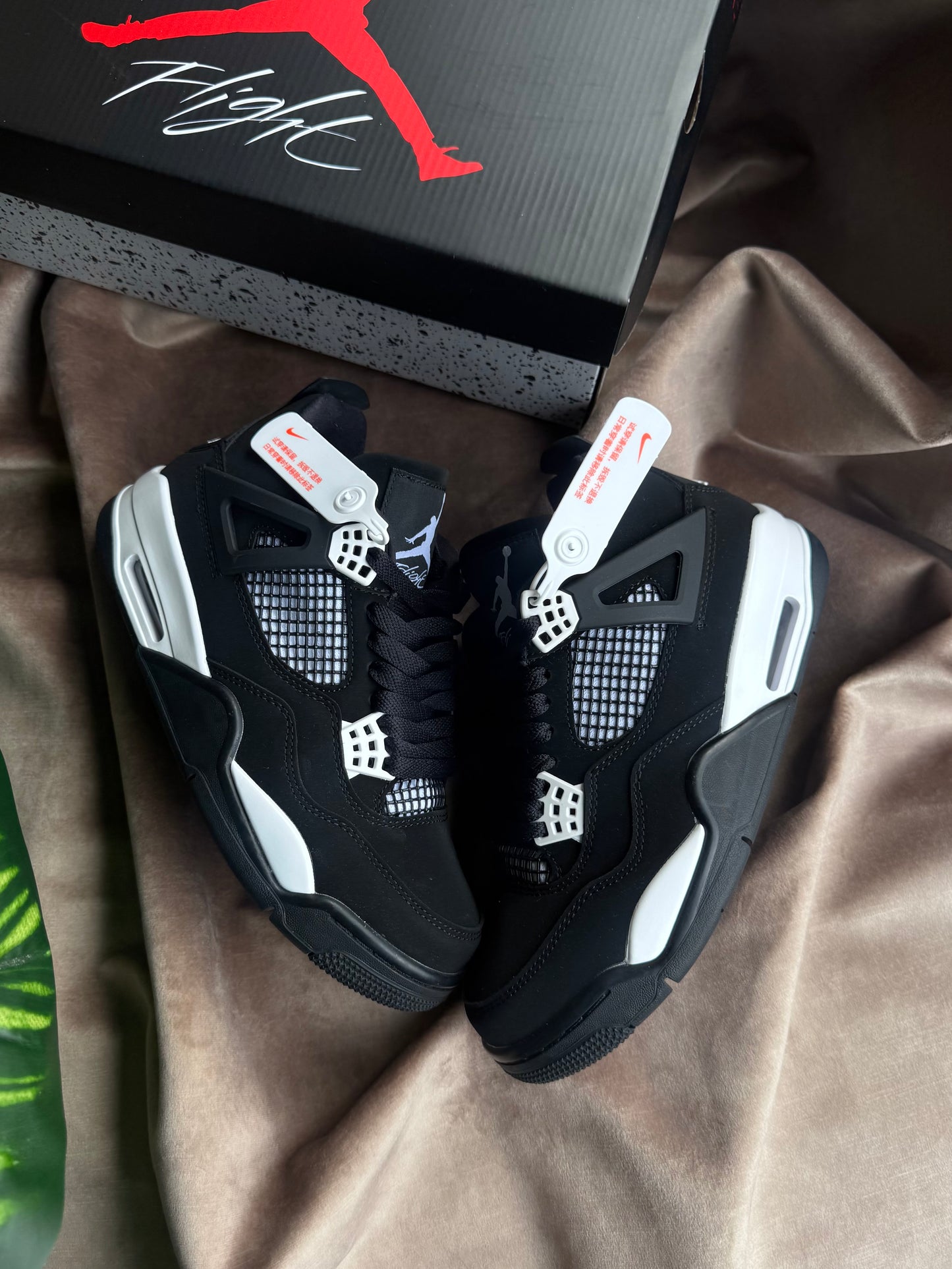 Air Jordan 4 “White Thunder”