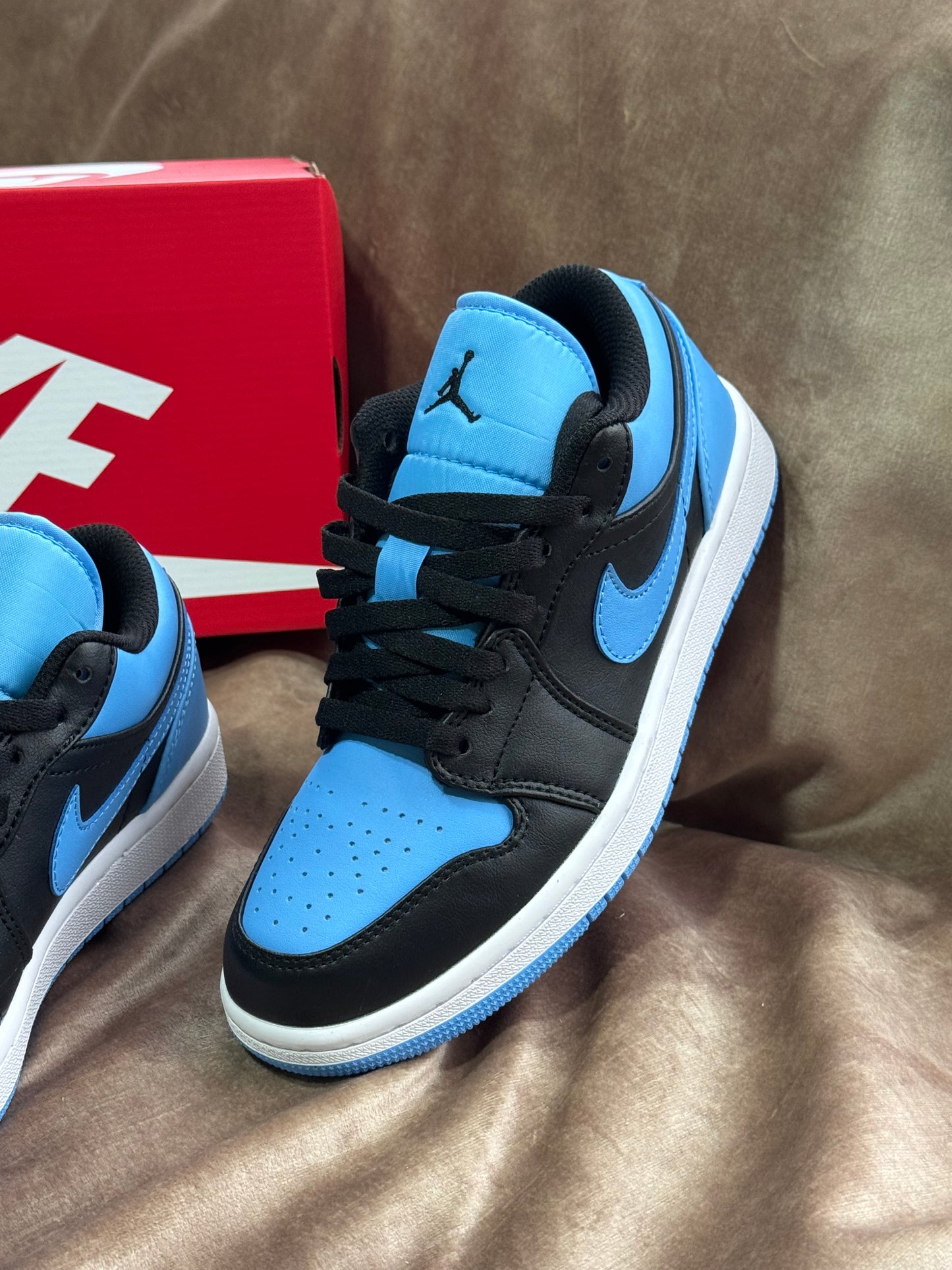 Air Jordan 1 Low “University Blue”