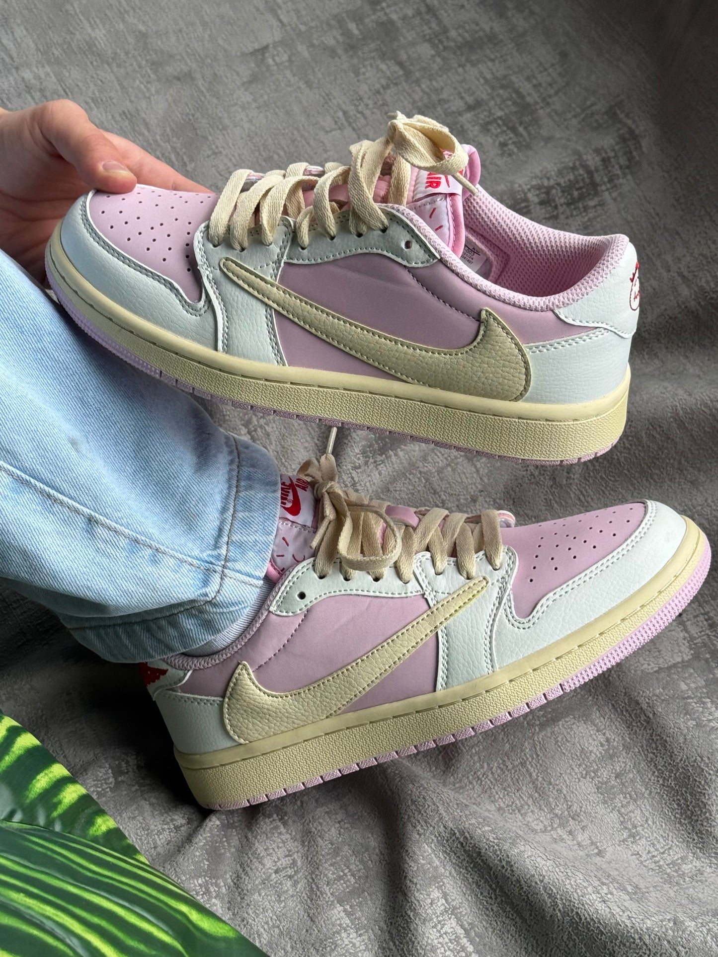 Air Jordan 1 Low x Travis Scott “Shy Pink”