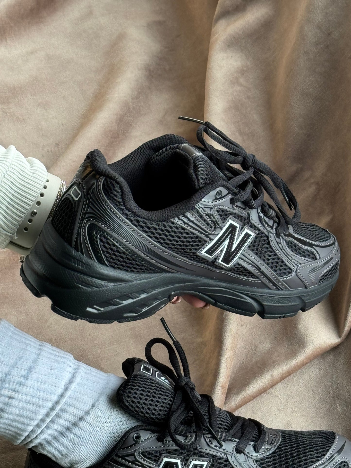 New Balance 740 “Black”