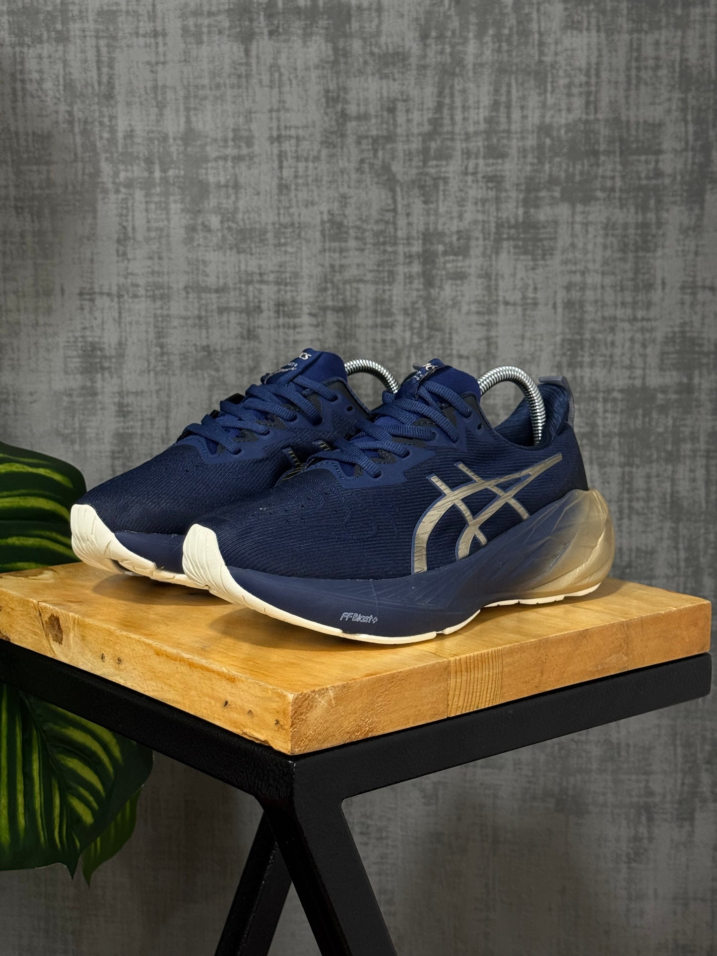 Asics Novablast 4 “Platinum”