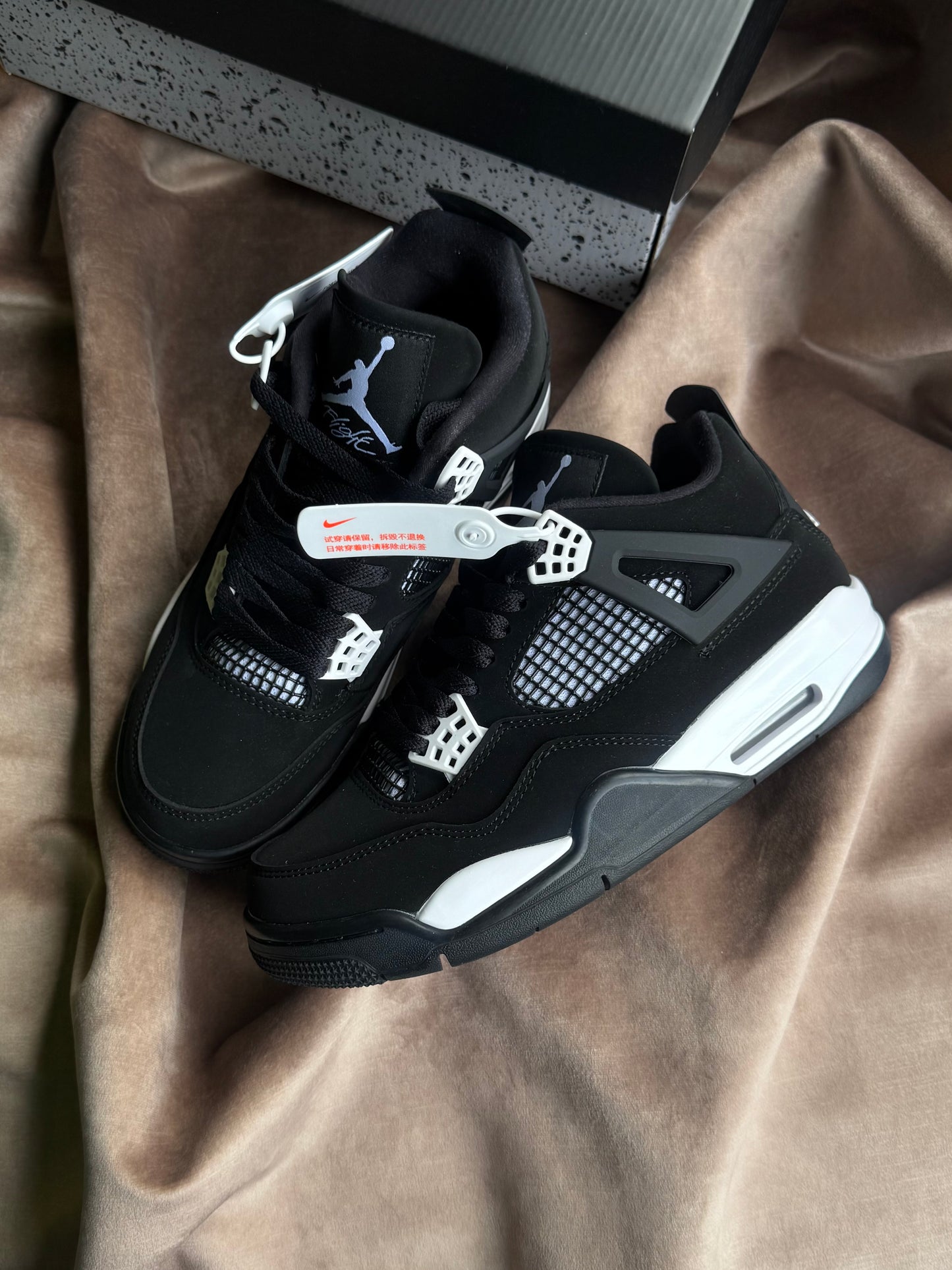 Air Jordan 4 “White Thunder”