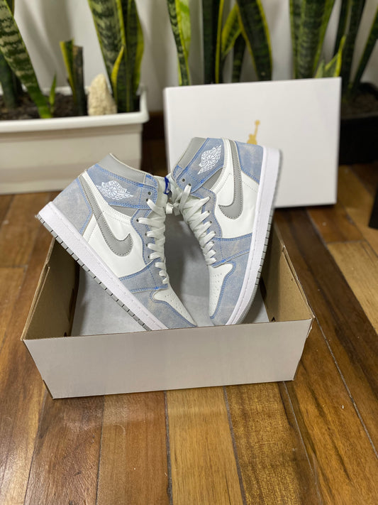 Air Jordan 1 High OG Hyper Royal
