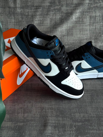 Nike SB Dunk Low “Industrial Blue”