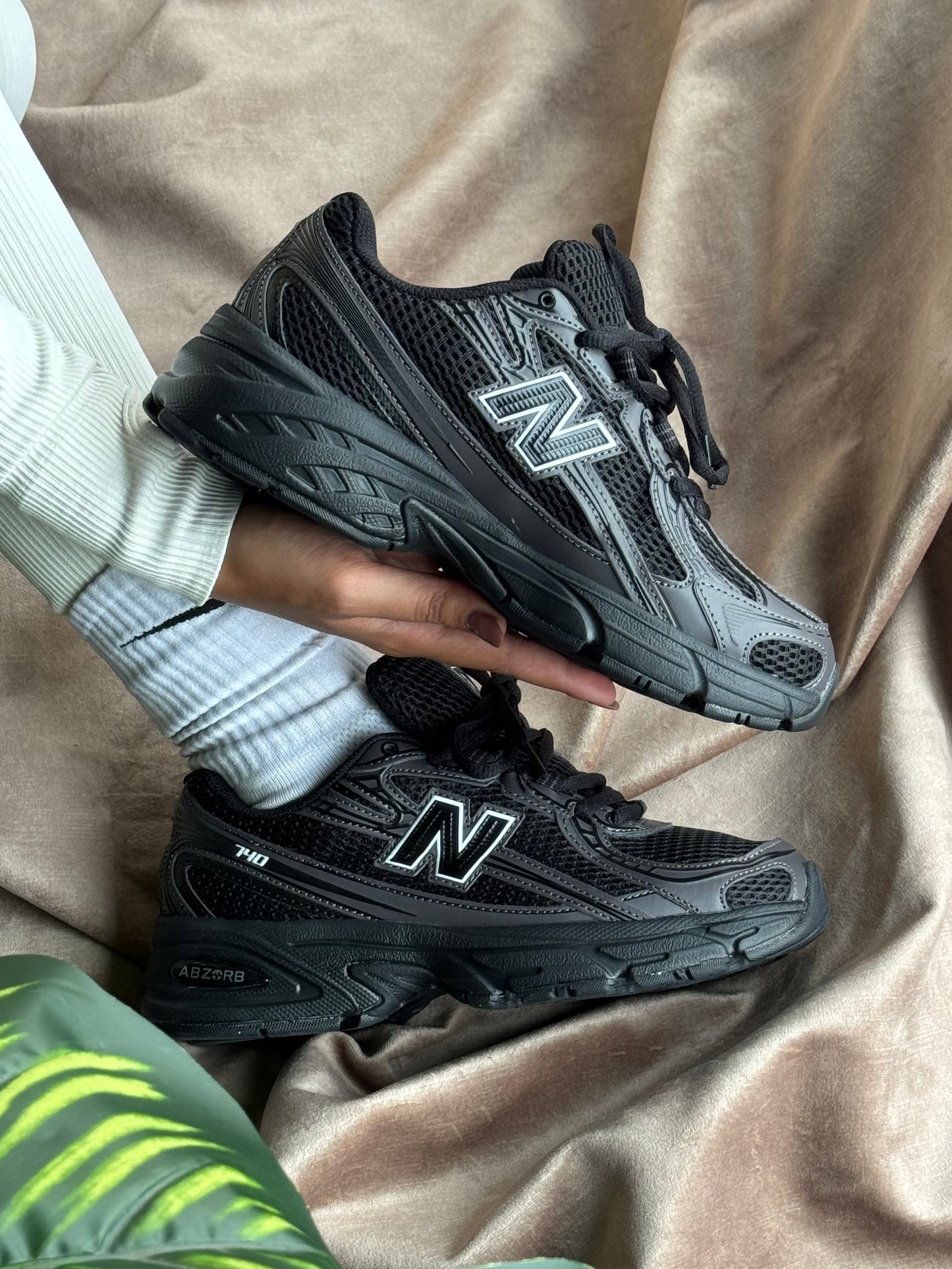 New Balance 740 “Black”