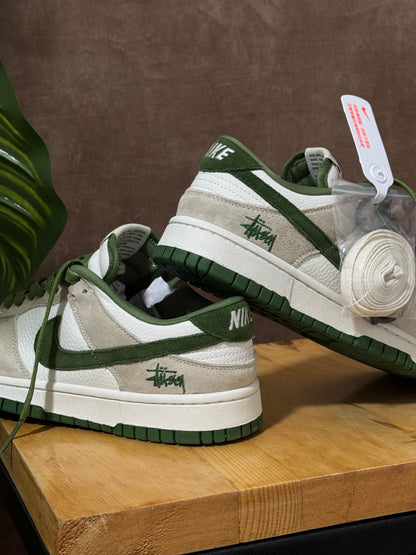 Nike SB Dunk Low x Stussy