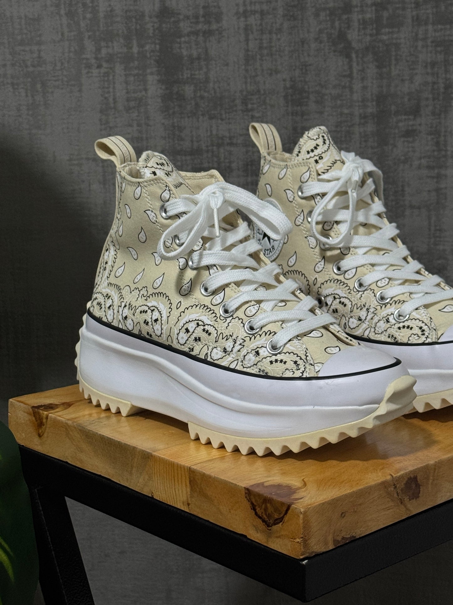 Converse Run Star “Hike Hi Paisley Beige”