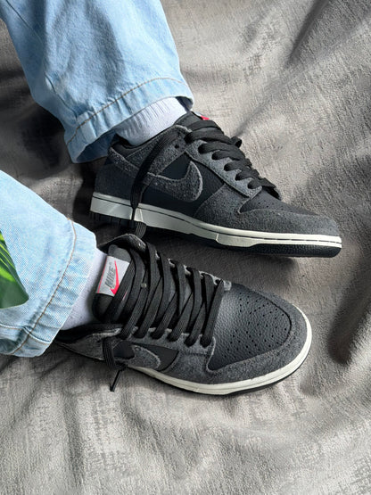 Nike SB Dunk Low “Black/Off Noir”