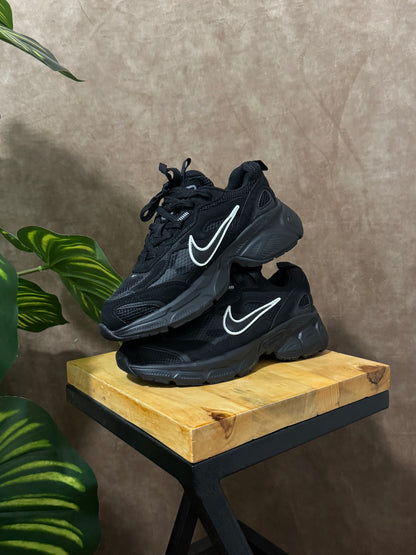 Nike V5K Run “Black”