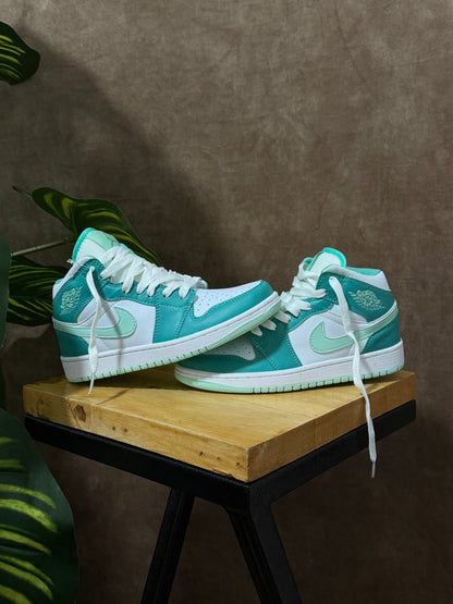 Air Jordan 1 Mid “Washed Teal”