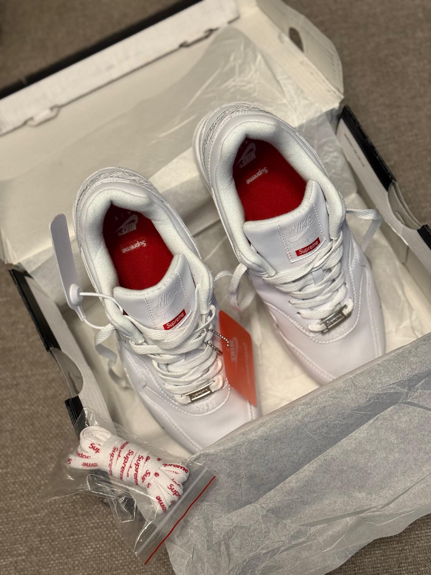 Nike Air Max 1 x Supreme