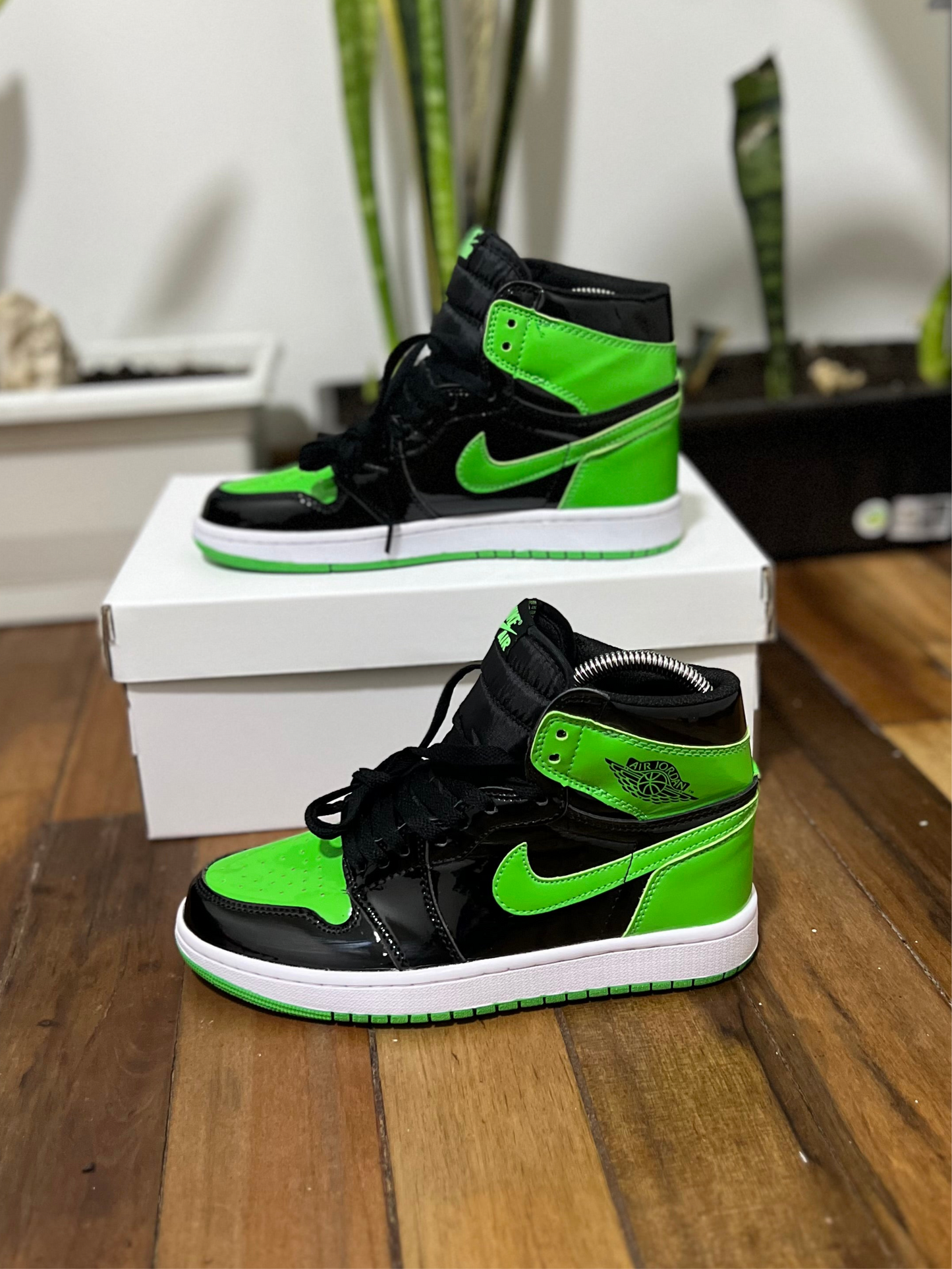Air Jordan 1 High “Patent Lucky Green”