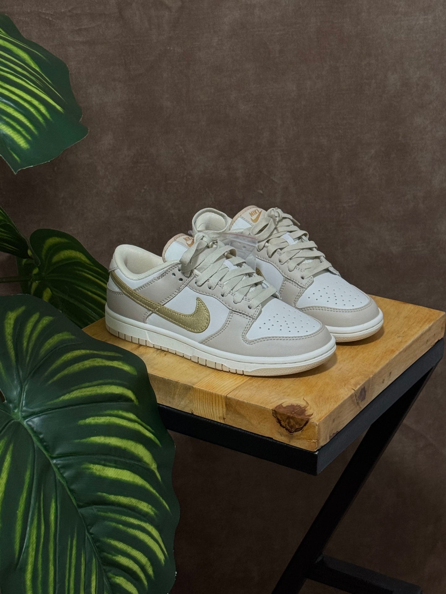 Nike SB Dunk Low “Phantom Metalic Gold”
