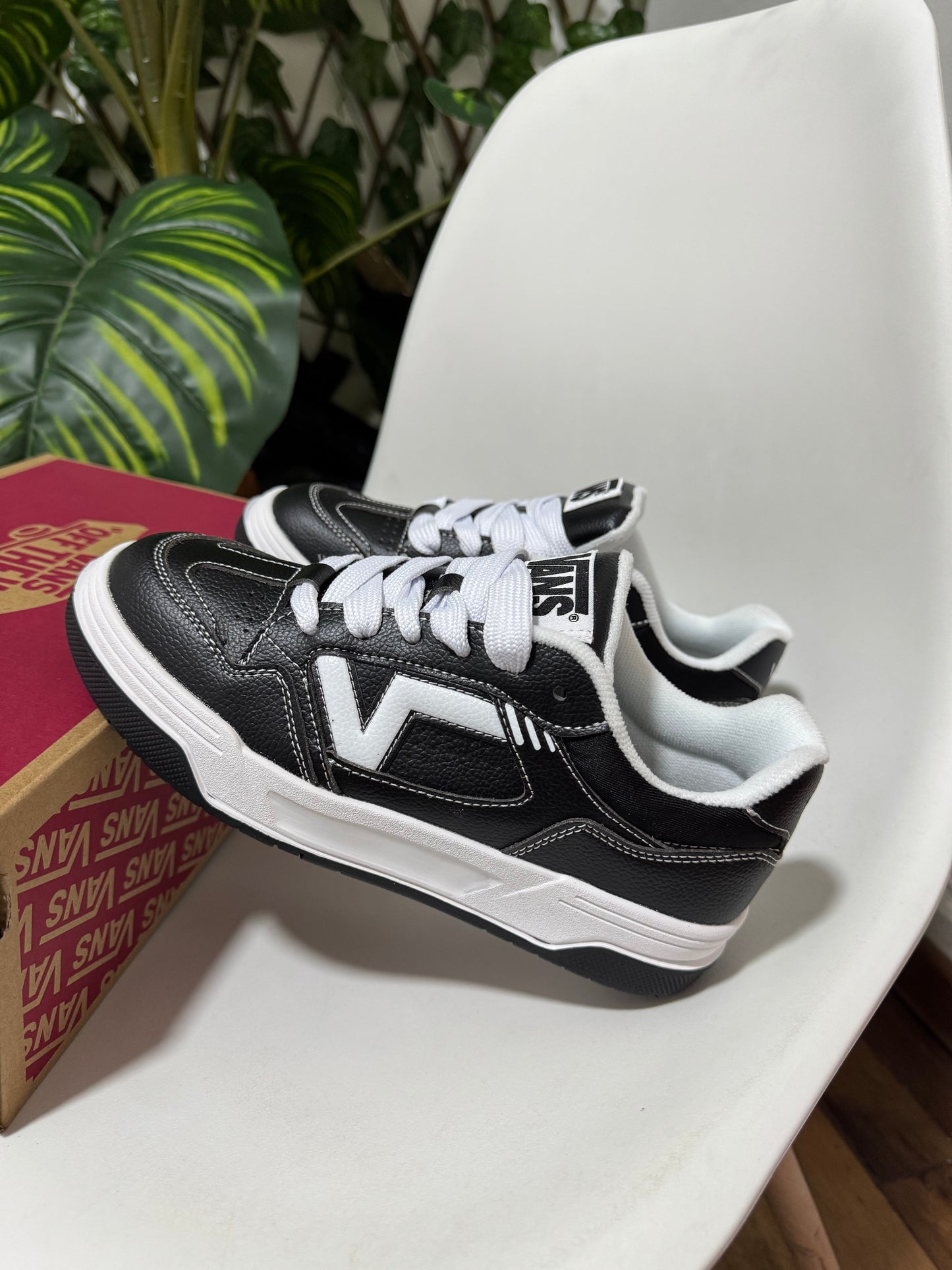 Vans Upland Blanca / Negra