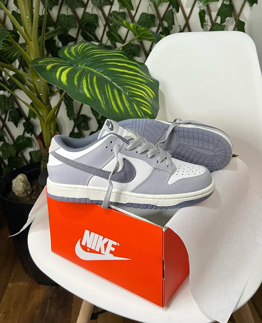 Nike SB Dunk Low “Light Carbon”