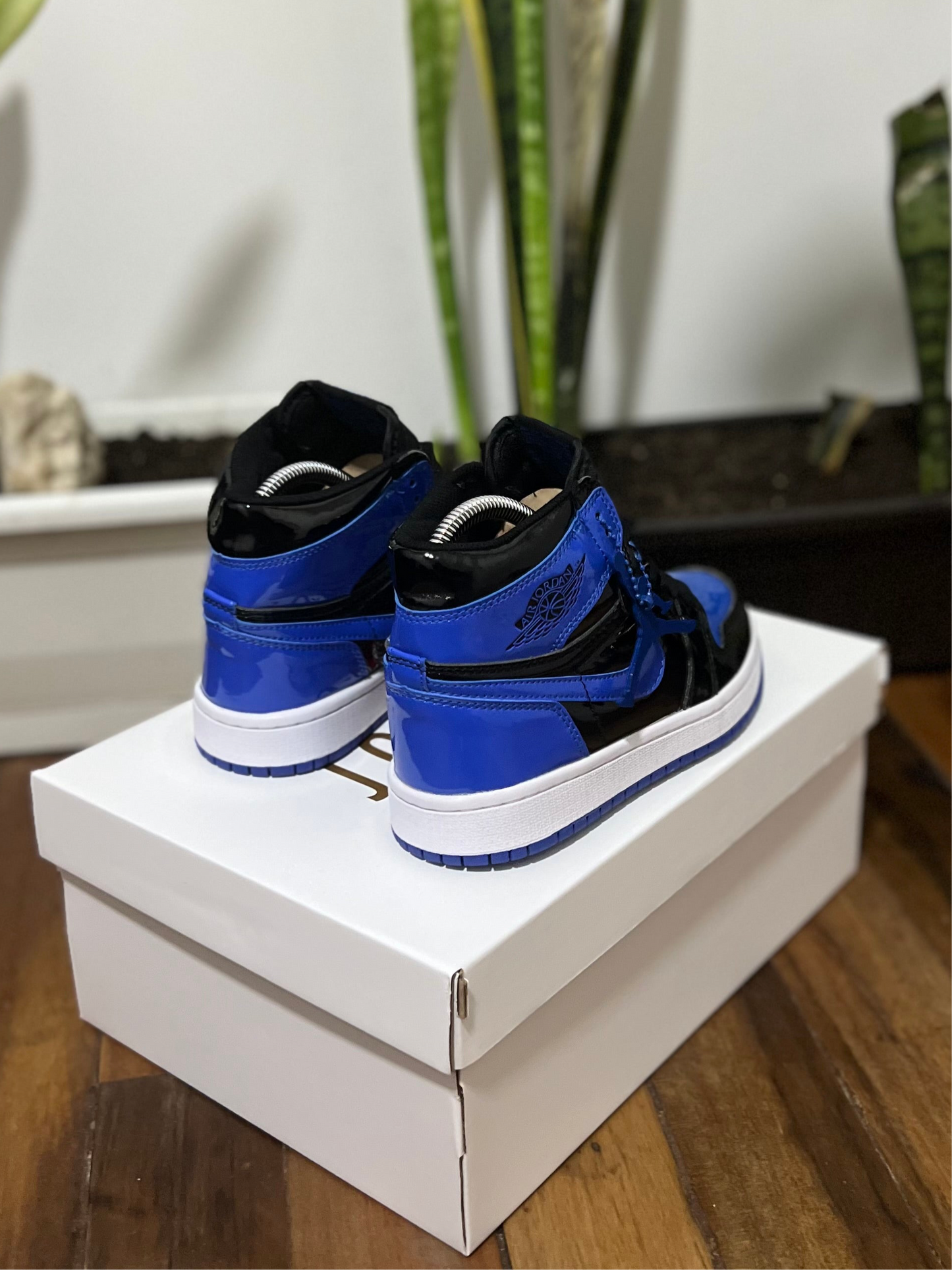 Air Jordan 1 High “Patent Royal”
