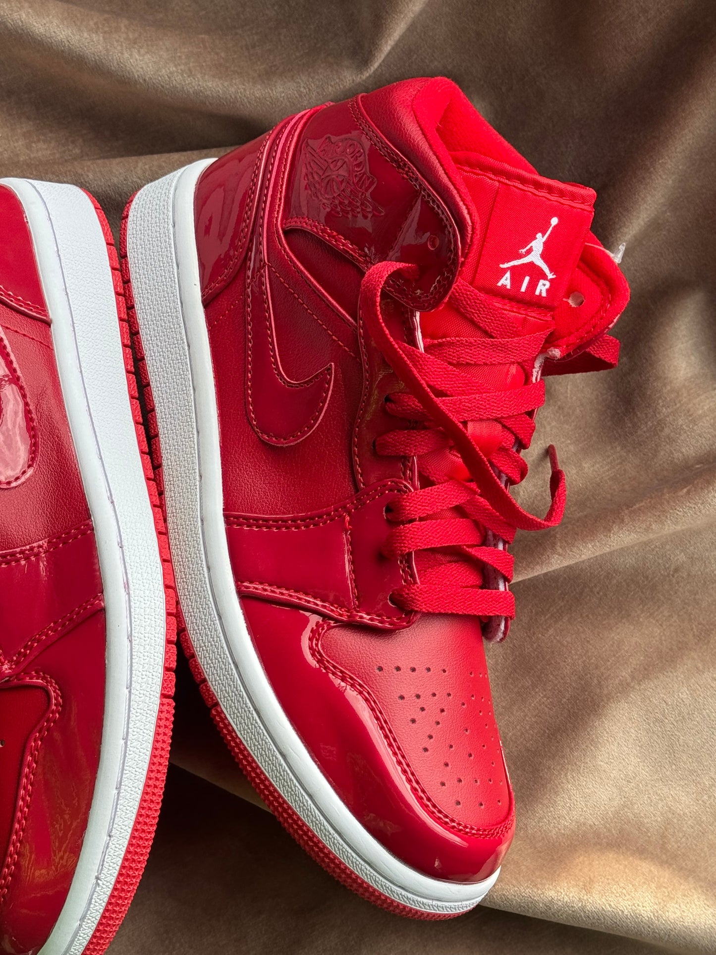 Air Jordan 1 Mid SE “Pomegranate”