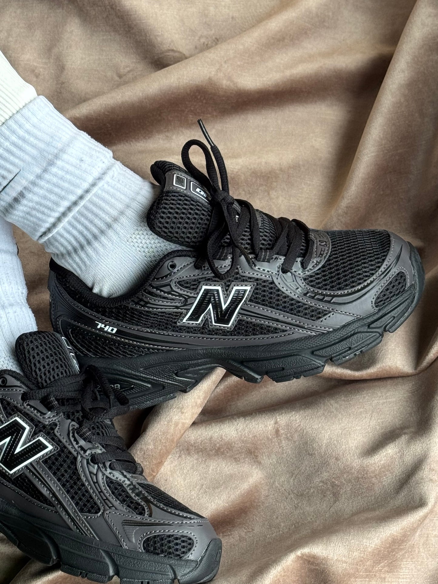 New Balance 740 “Black”