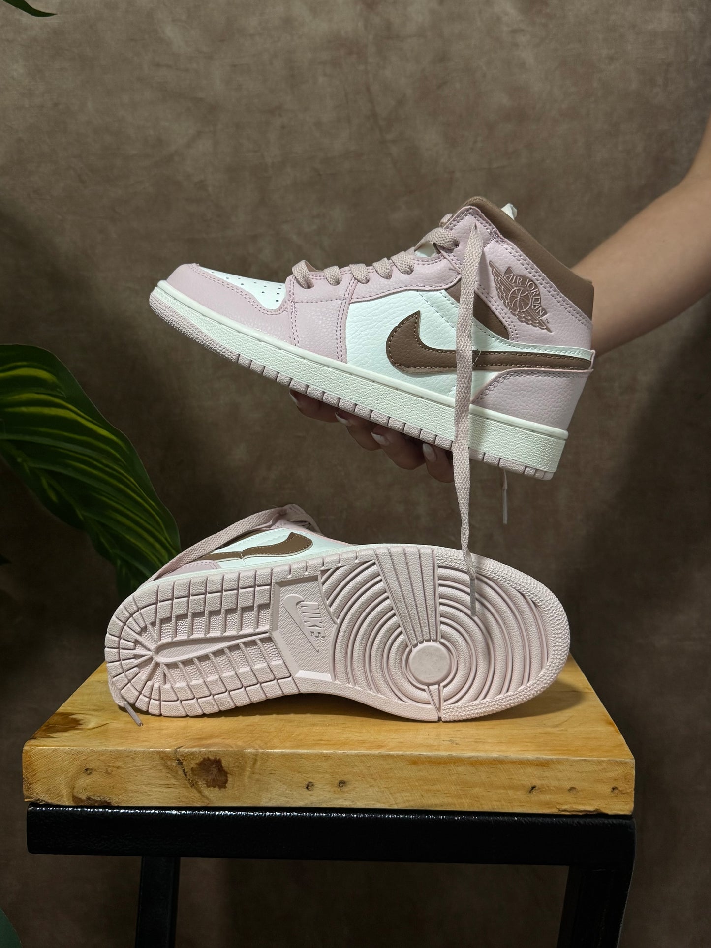Air Jordan 1 Mid “Pink Oxford/Brown”