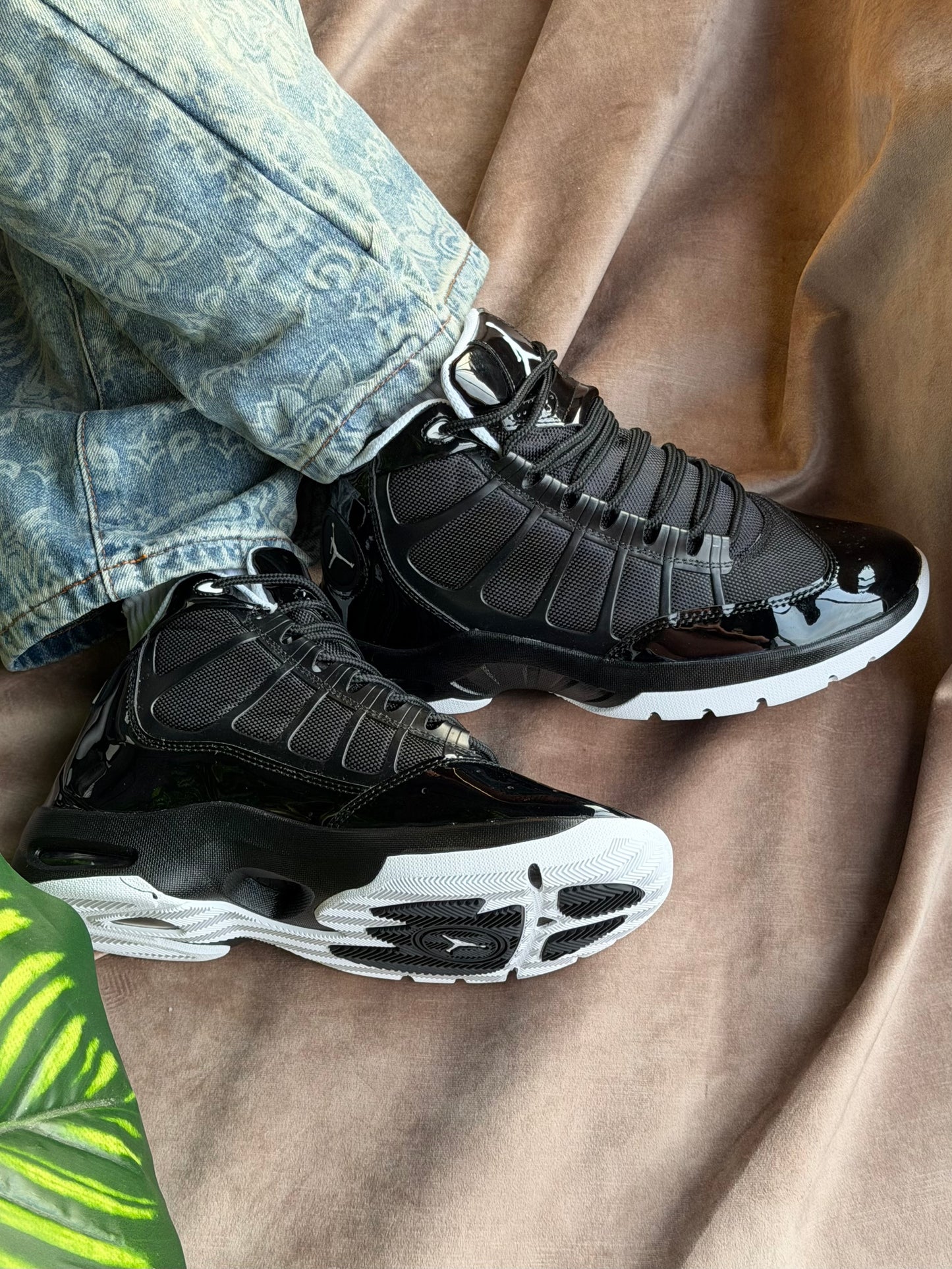 Air Jordan Max Aura “Black”