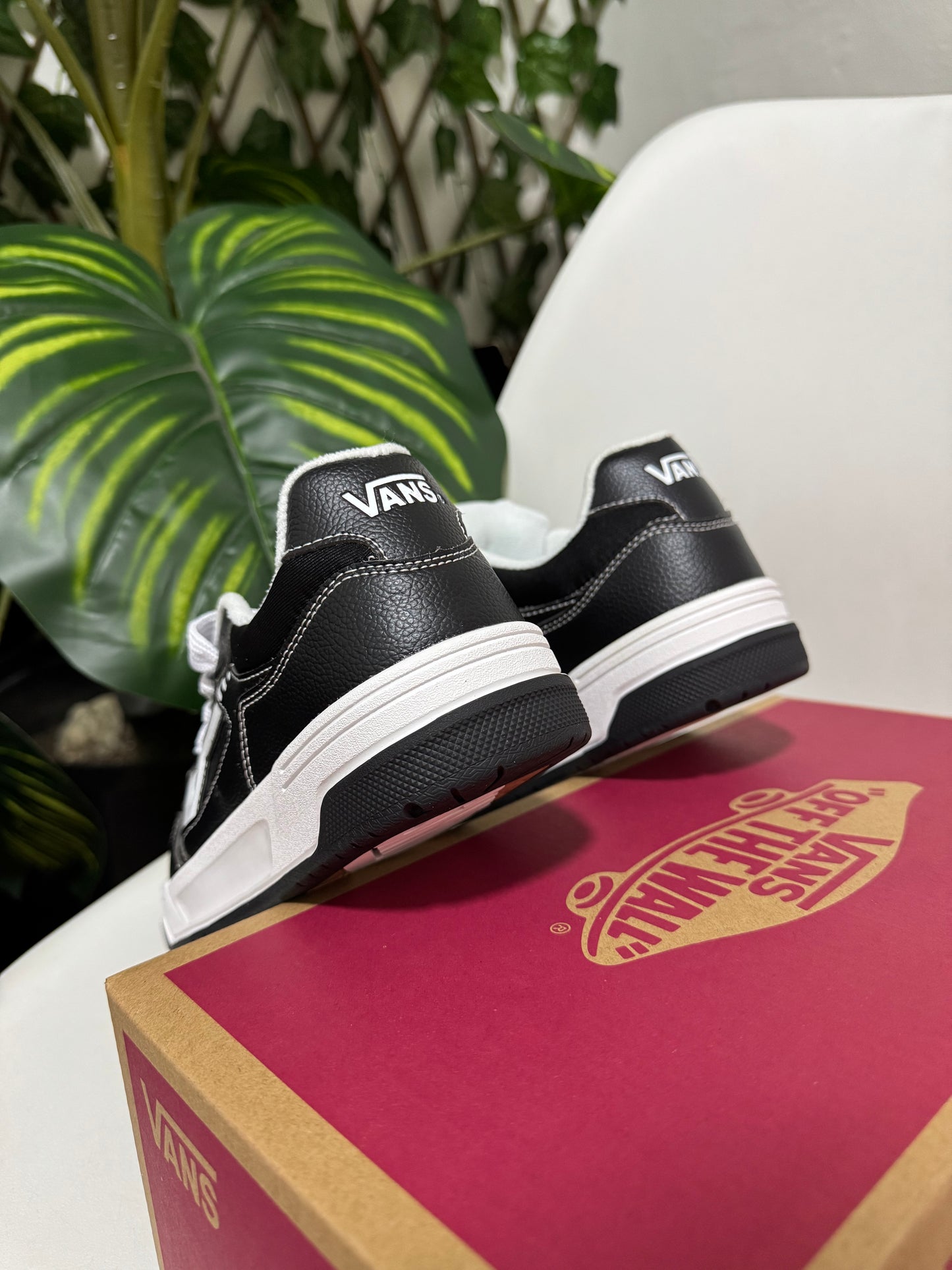 Vans Upland Blanca / Negra