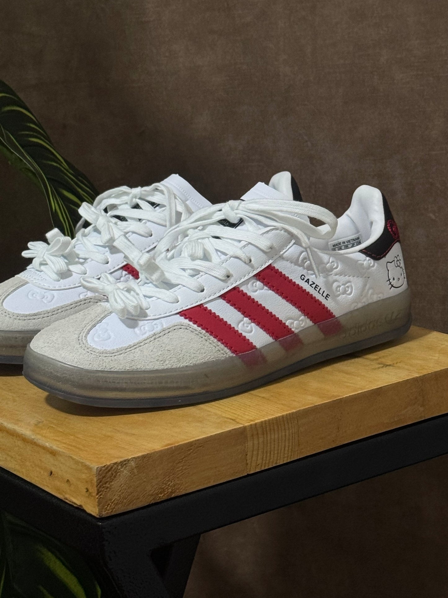 Adidas Gazelle Indoor x Hello Kitty