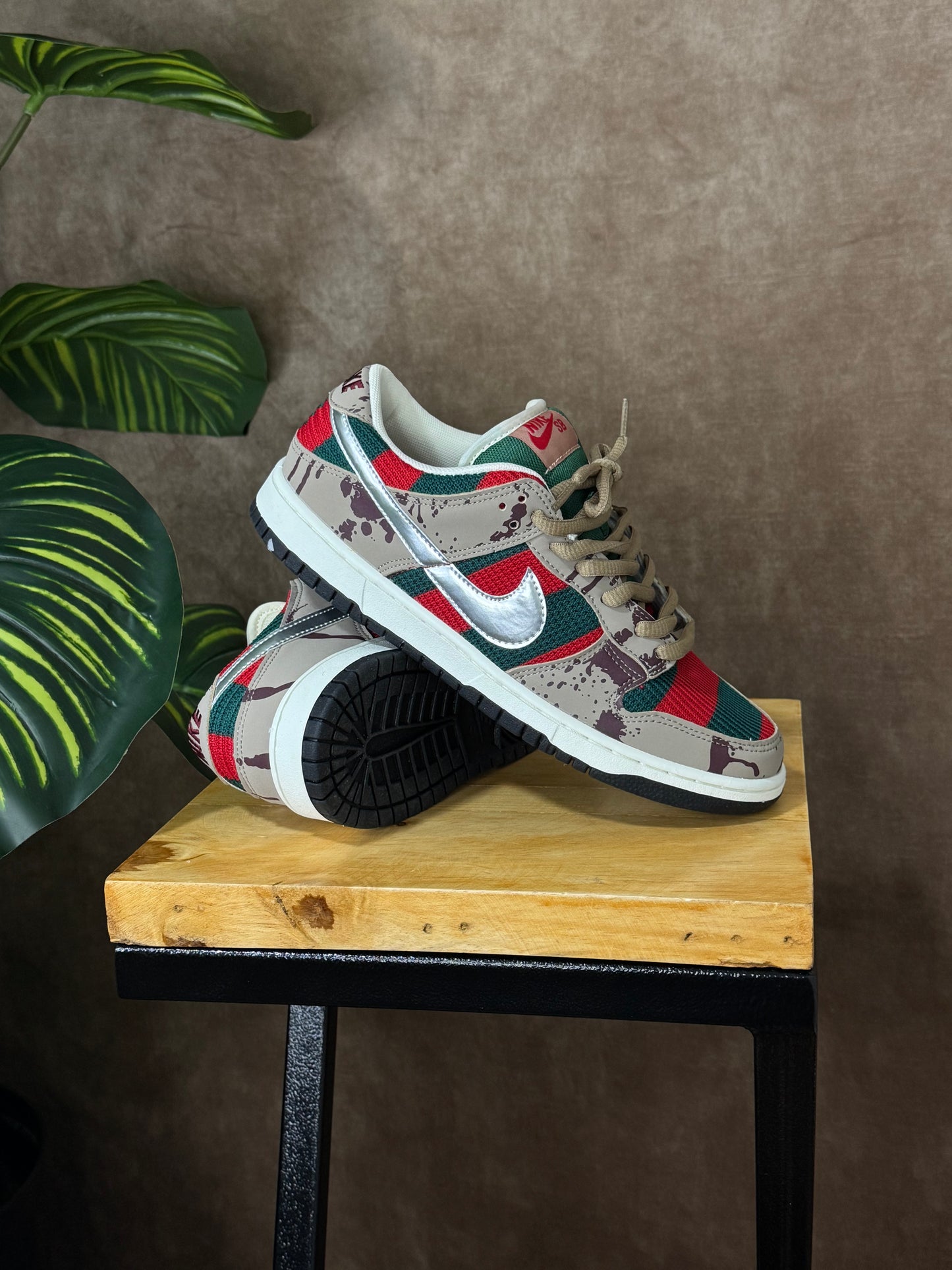 Nike SB Dunk Low “Freddy Krueger”