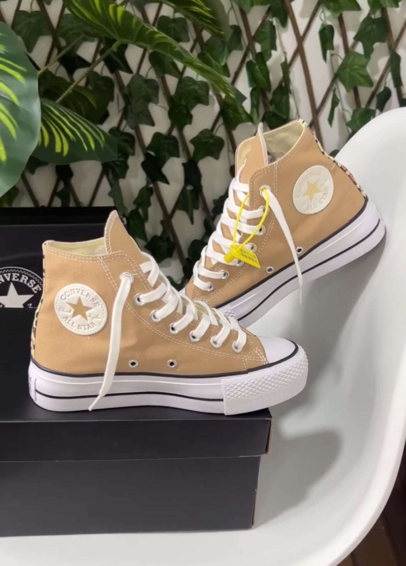 Converse Chuck Taylor Plataforma “Beige”