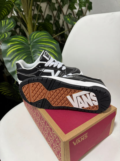 Vans Upland Blanca / Negra