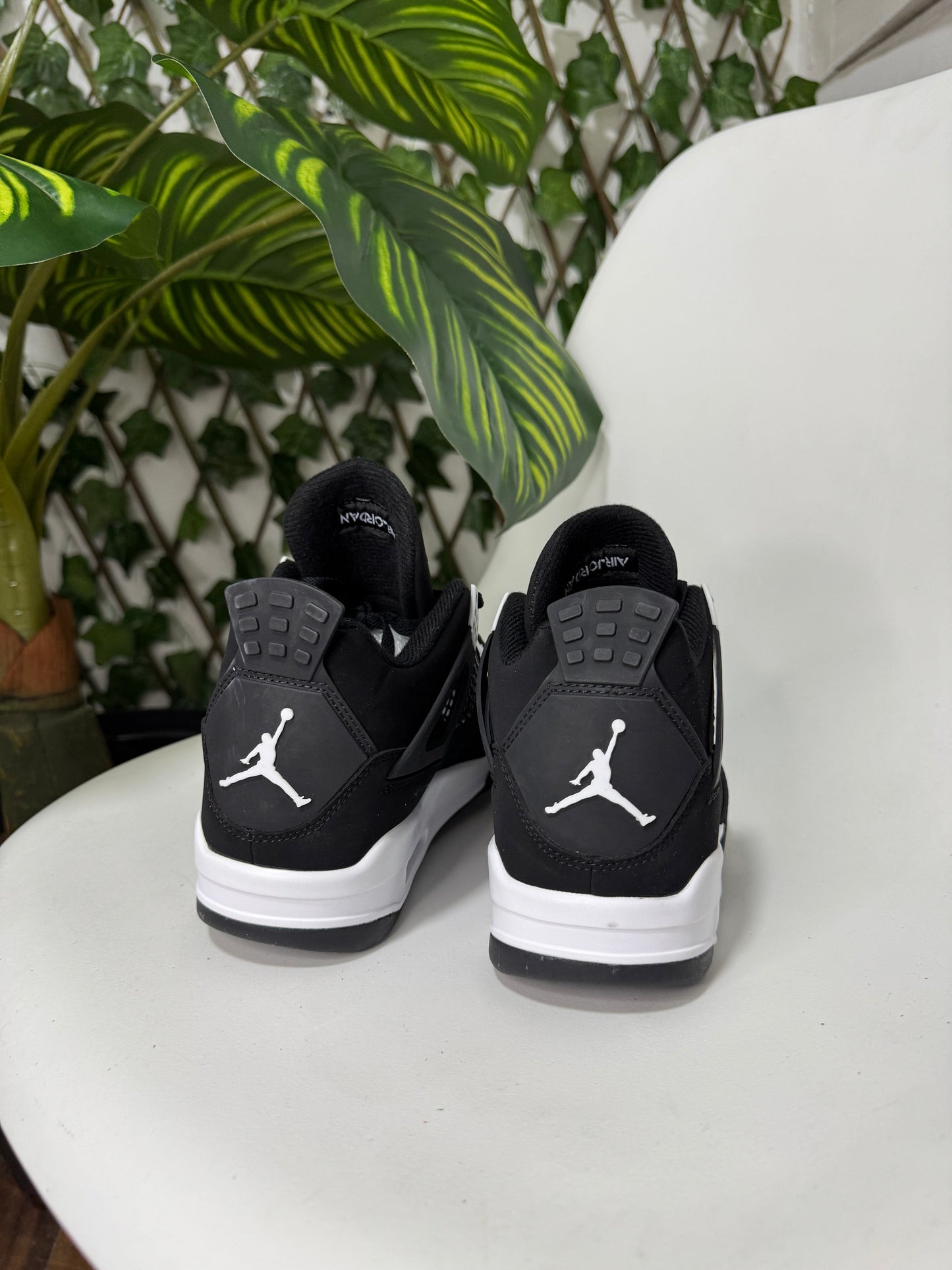 Air Jordan 4 “White Thunder”