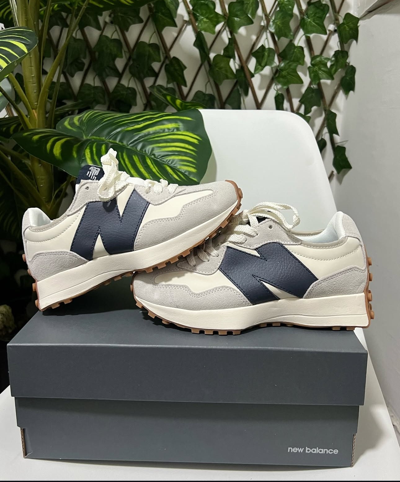 New Balance 327