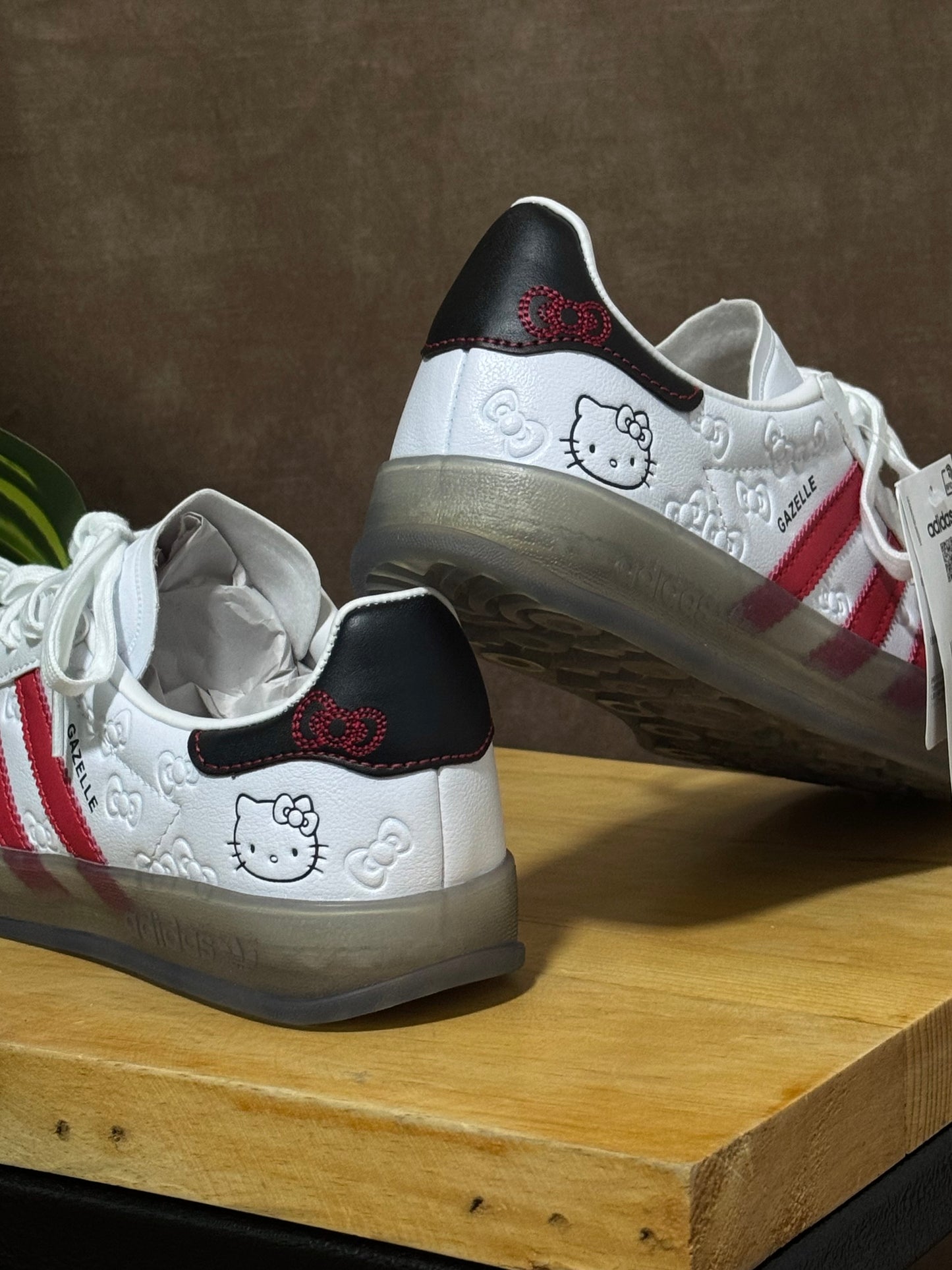 Adidas Gazelle Indoor x Hello Kitty