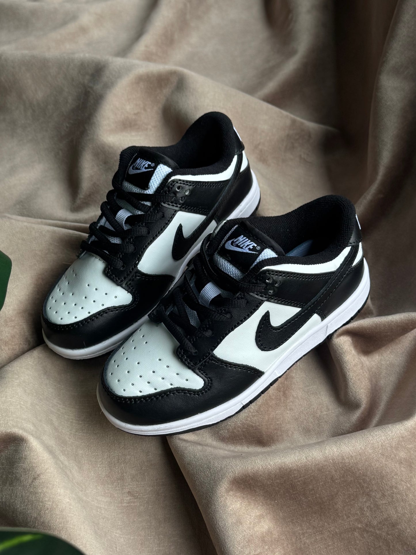 Nike SB “Panda”